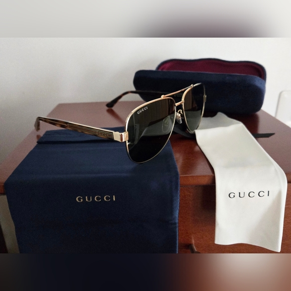 (SOLD) Gucci Unisex Aviator sunglasses GG0528S 63 GLD SHN GRN 889652236513 - Picture 8 of 11